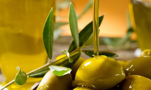 Оливковое масло обладает множеством полезных свойств, но употреблять его при панкреатите нужно осторожно