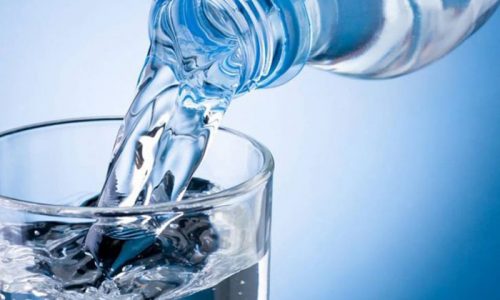 Минеральная вода при панкреатите - это и лечение, и профилактика, жидкость содержит множество минеральных элементов, отлично усваивается и уменьшает нагрузку на поджелудочную железу