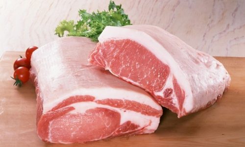 При остром панкреатите недопустимо есть блюда из жирного мяса